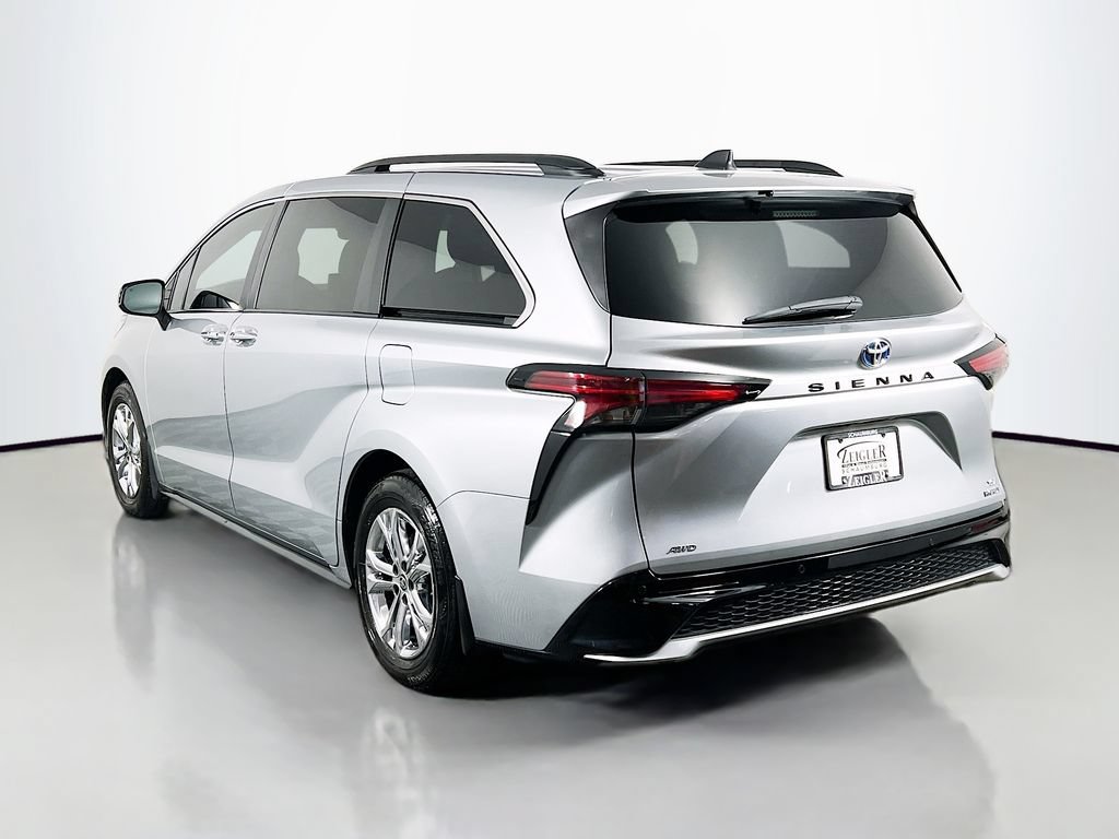 Used 2023 Toyota Sienna XSE w/ XSE Plus Package AWD/4WD image 5