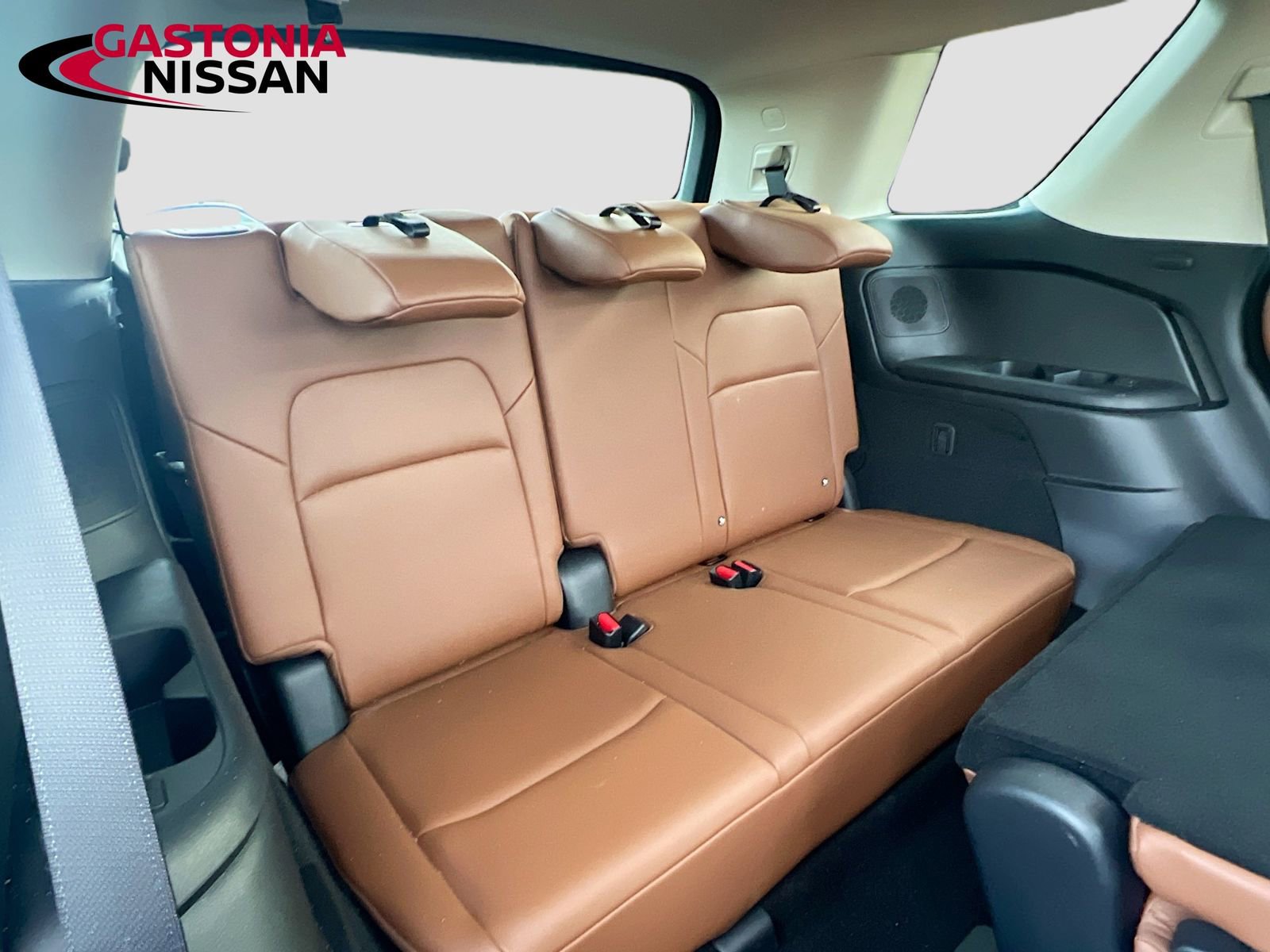 Used 2024 Nissan Pathfinder Platinum w/ Cargo Package image 37