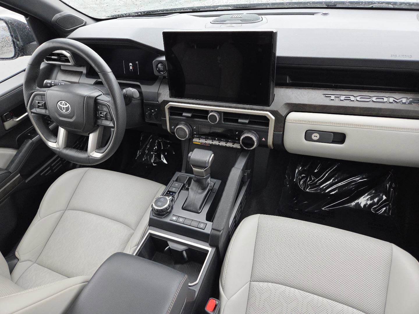 Used 2024 Toyota Tacoma Limited w/ Limited Package (LT) AWD/4WD image 19