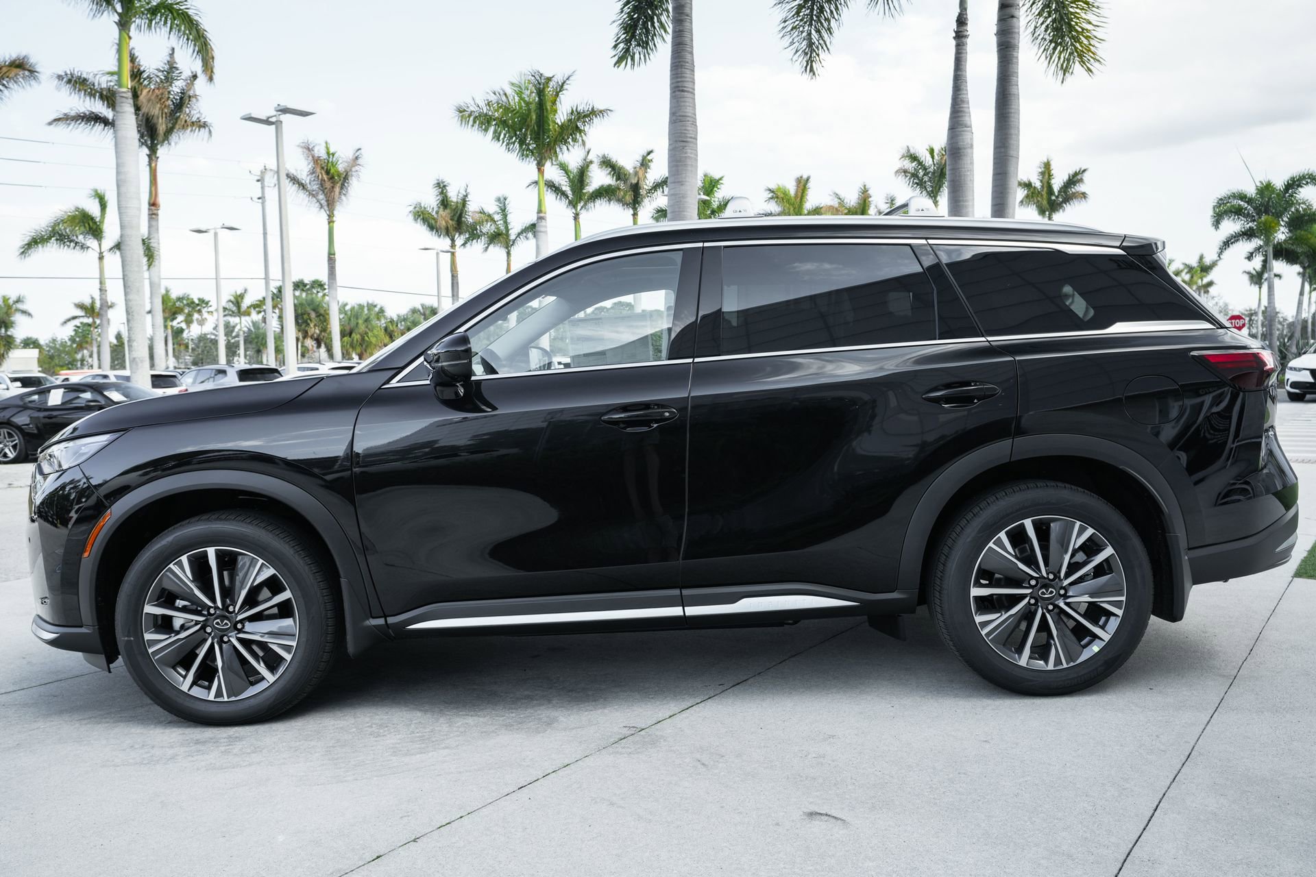 New 2026 INFINITI QX60 Luxe w/ Family Package image 19