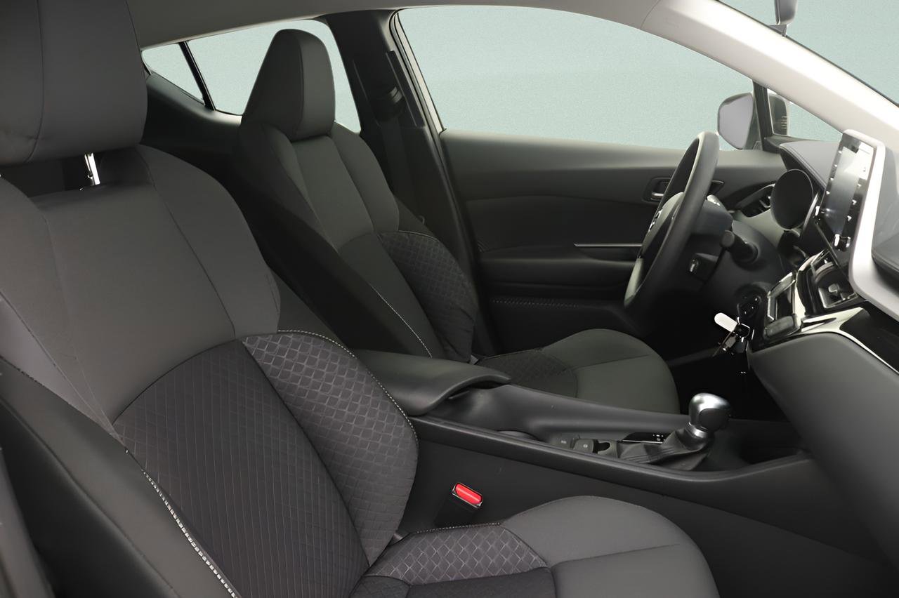 Used 2020 Toyota C-HR LE image 26