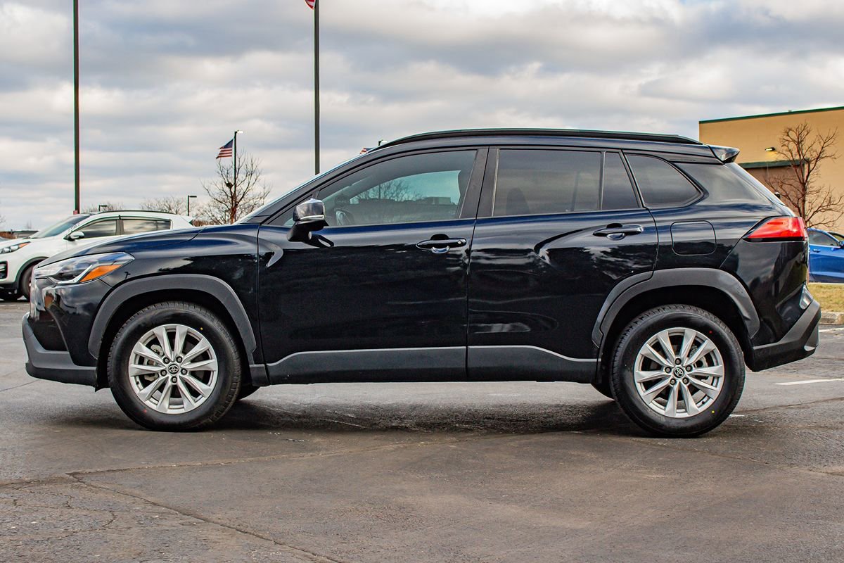 Used 2023 Toyota Corolla Cross LE FWD image 5