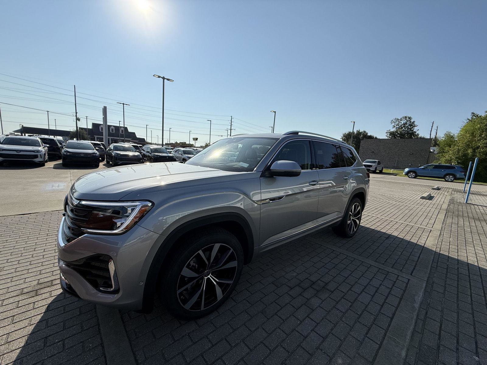 New 2026 Volkswagen Atlas SEL Premium R-Line image 3