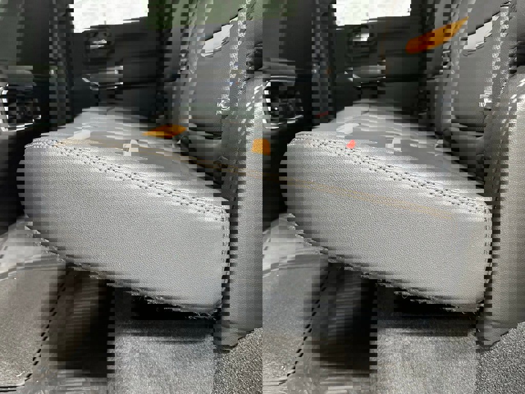 Used 2022 GMC Sierra 2500 AT4 image 44