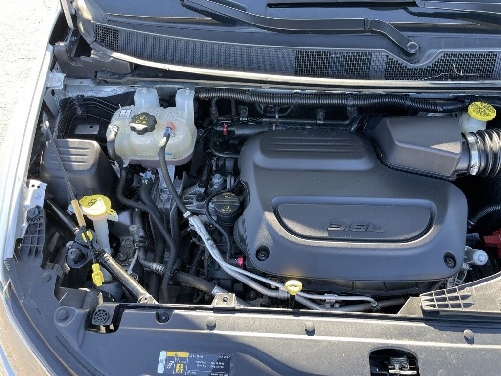 Used 2024 Chrysler Voyager LX image 40