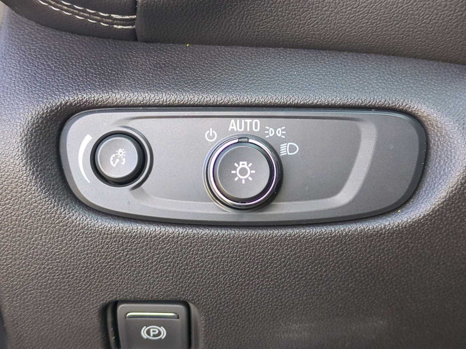 Used 2025 Chevrolet Blazer LT FWD image 22