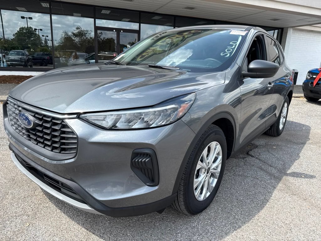 Used 2025 Ford Escape Active w/ Active Premium Tech Pack FWD image 7