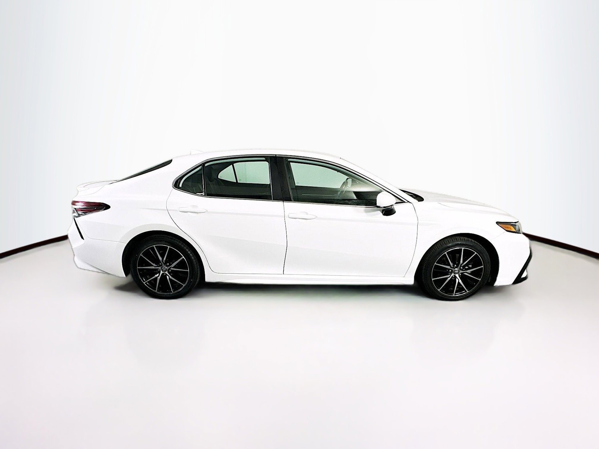 Used 2021 Toyota Camry SE w/ Carpet Mat Package (TMS) image 10