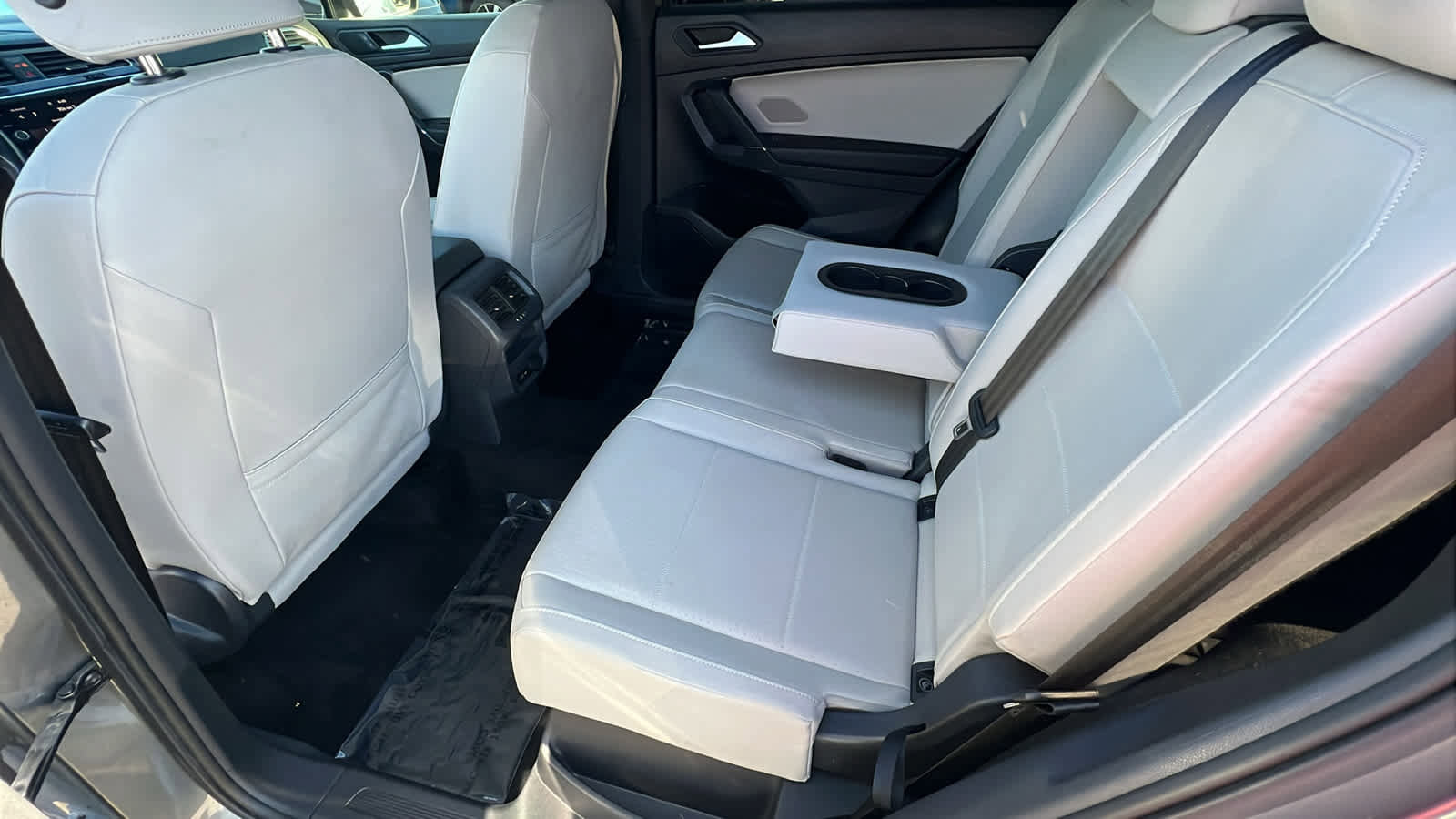 Used 2020 Volkswagen Tiguan SE R-Line image 24