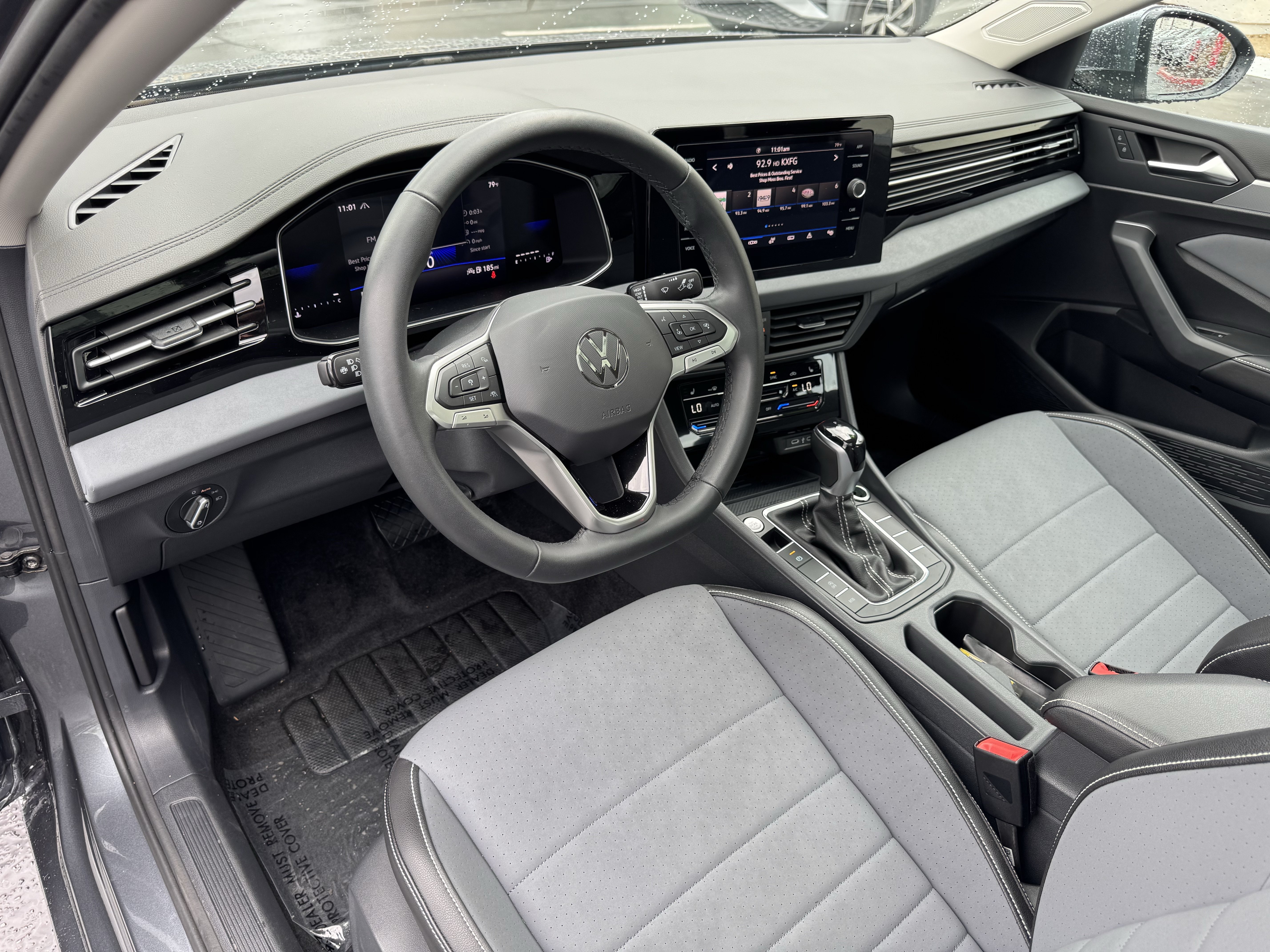 Used 2026 Volkswagen Jetta SE FWD image 15