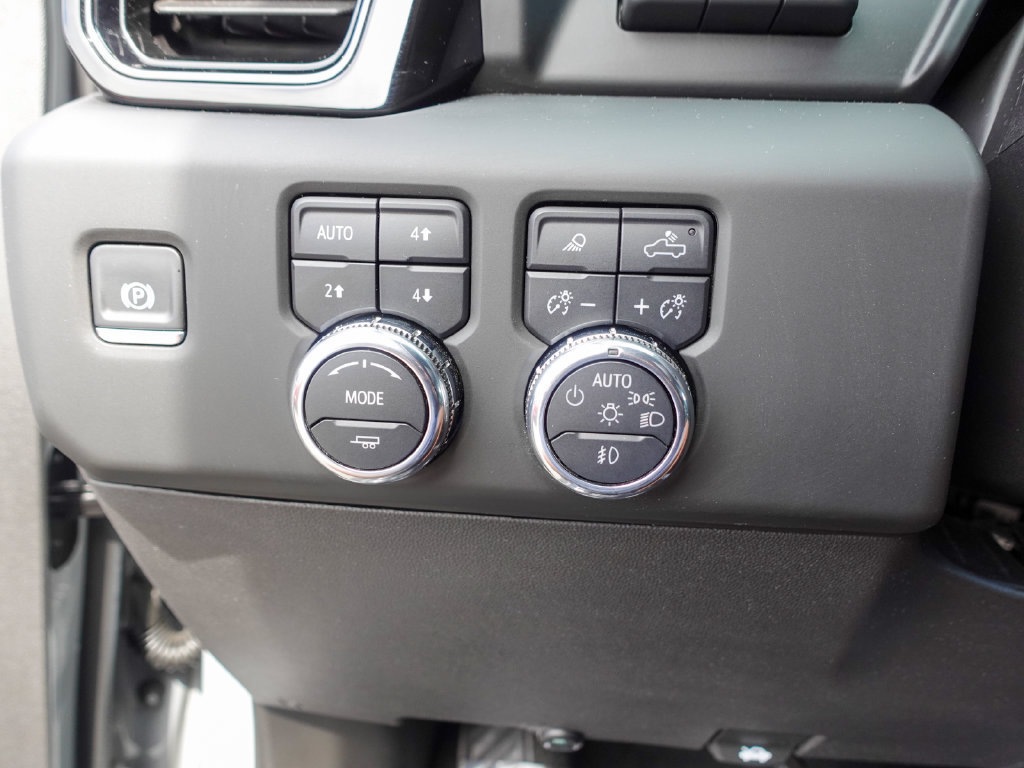 Used 2025 GMC Sierra 1500 AT4 w/ AT4 Premium Package AWD/4WD image 18