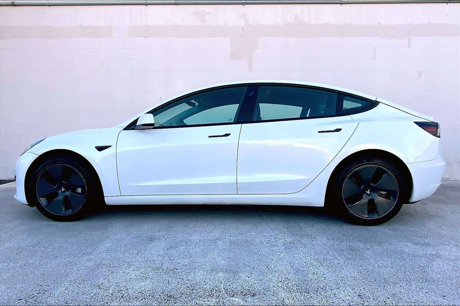 Used 2021 Tesla Model 3 Standard Range Plus RWD image 3