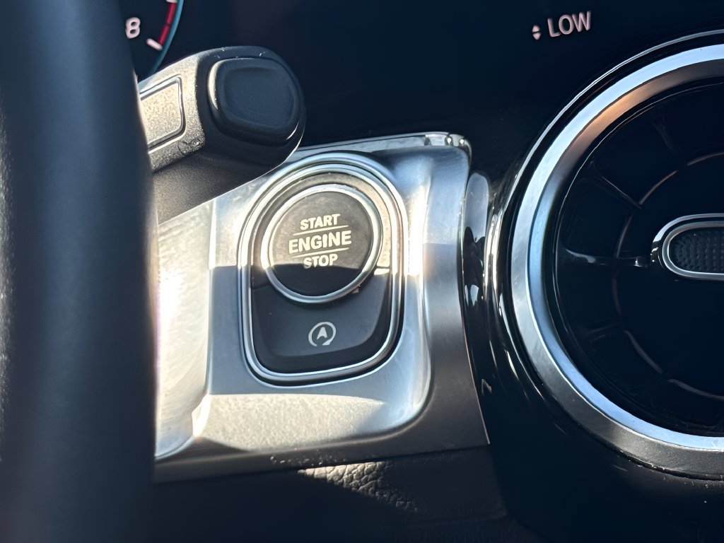 Used 2020 Mercedes-Benz GLB 250 4MATIC w/ Premium Package image 17