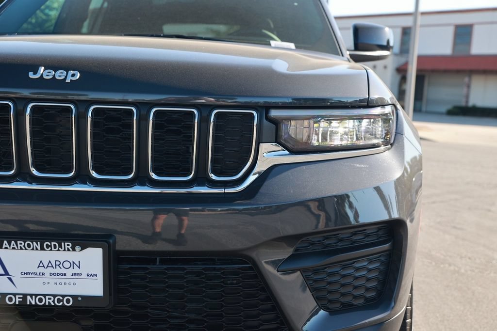 New 2026 Jeep Grand Cherokee Laredo RWD image 5