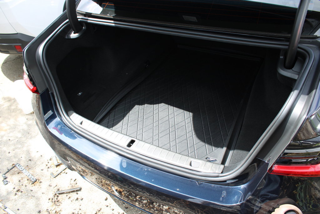 Used 2021 BMW 740i w/ M Sport Package RWD image 11