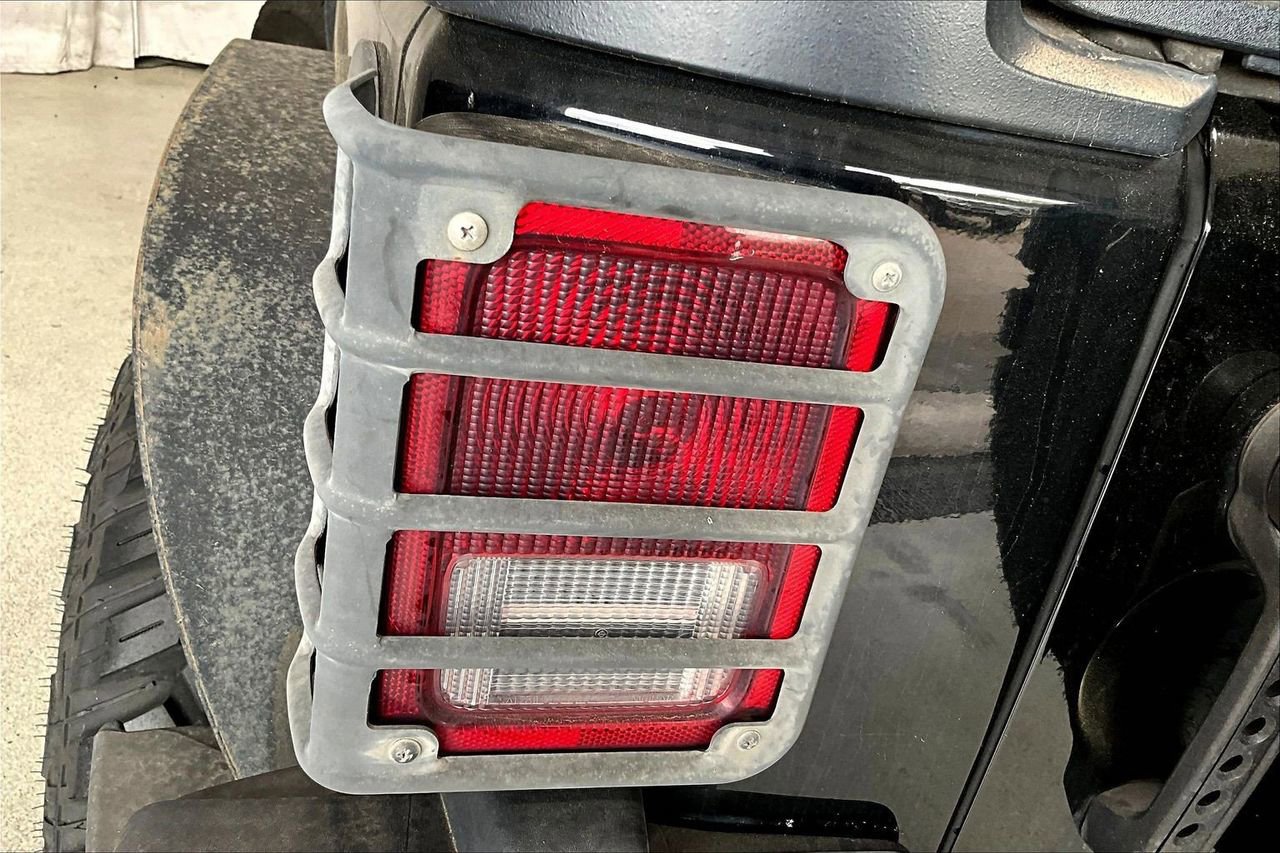 Used 2015 Jeep Wrangler Unlimited Sport image 13