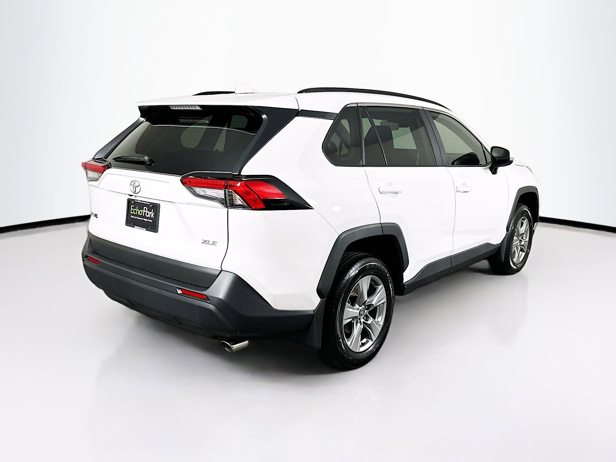 Used 2025 Toyota RAV4 XLE w/ Convenience Package FWD image 9