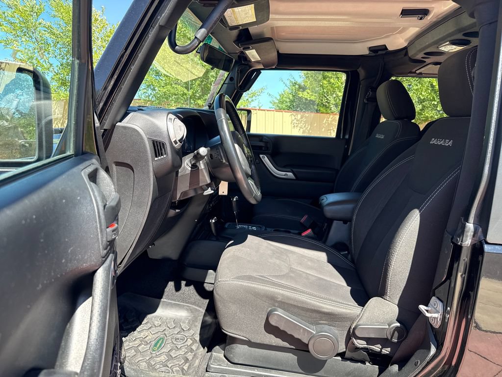 Used 2017 Jeep Wrangler Sahara AWD/4WD image 13