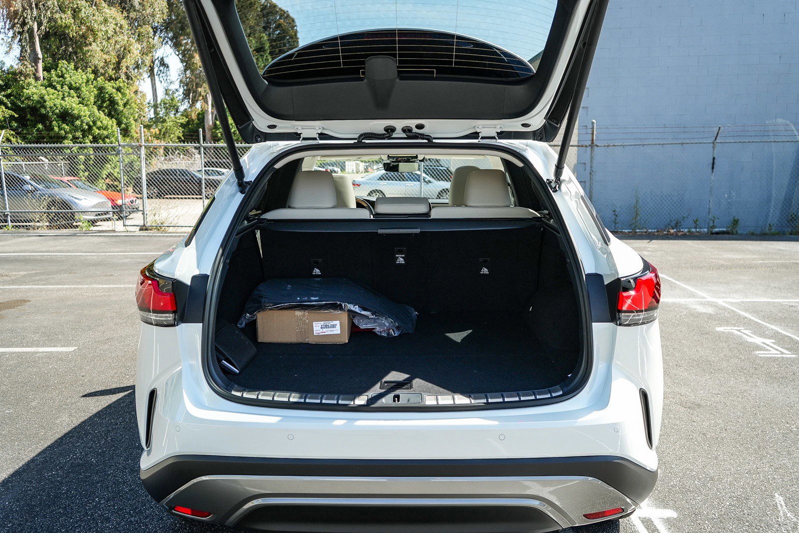 New 2026 Lexus RX 450h AWD image 25