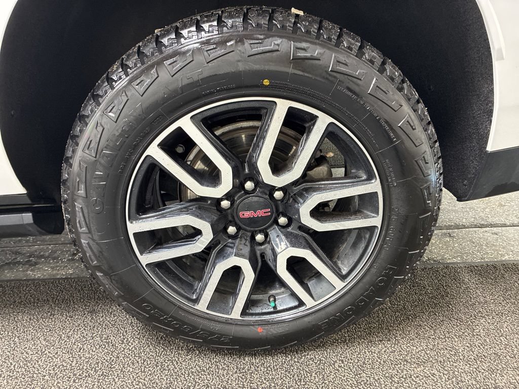 Used 2023 GMC Yukon XL AT4 w/ AT4 Premium Package AWD/4WD image 10