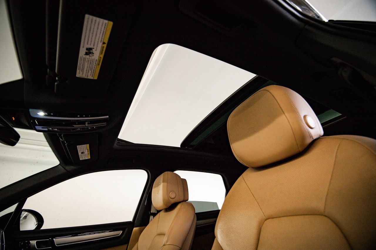 Certified 2023 Porsche Cayenne Platinum Edition AWD/4WD image 30