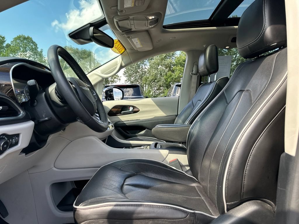 Used 2023 Chrysler Pacifica Limited FWD image 46
