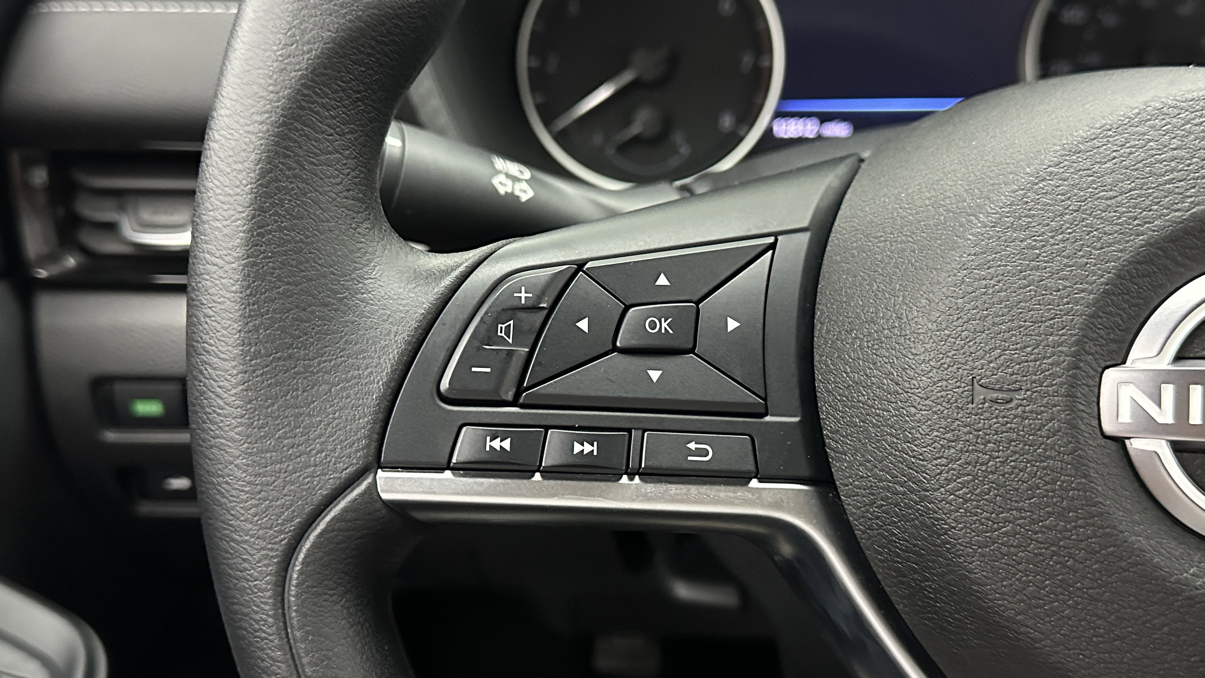 Used 2025 Nissan Sentra SV image 14