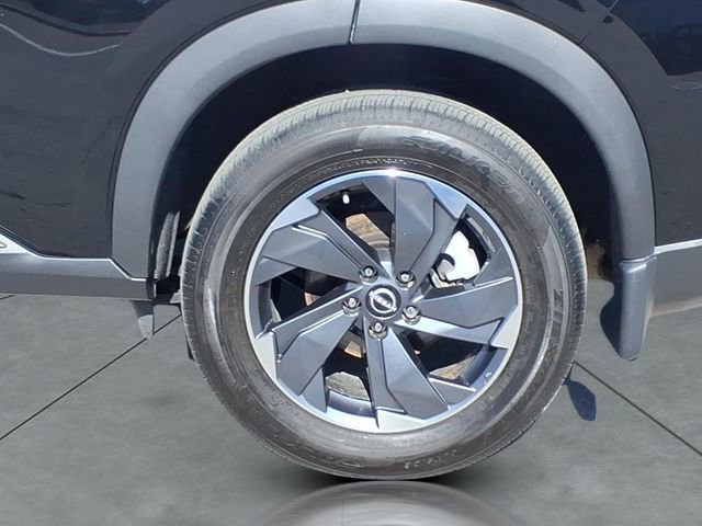 Used 2025 Nissan Rogue SV w/ SV Premium Package image 4