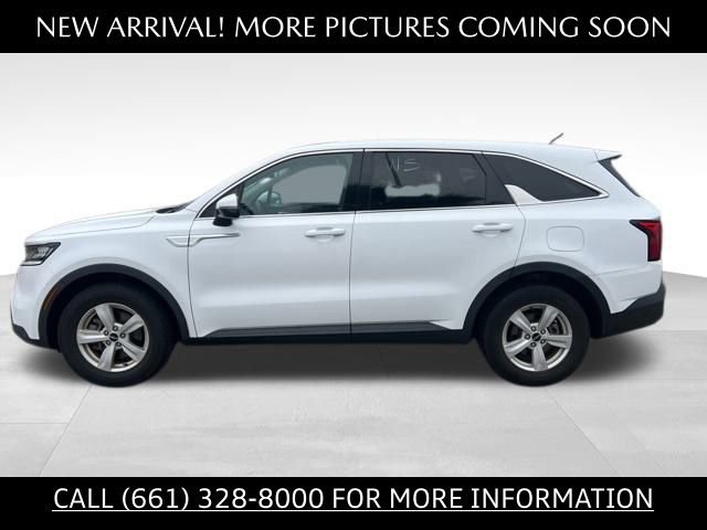 Used 2023 Kia Sorento LX image 2