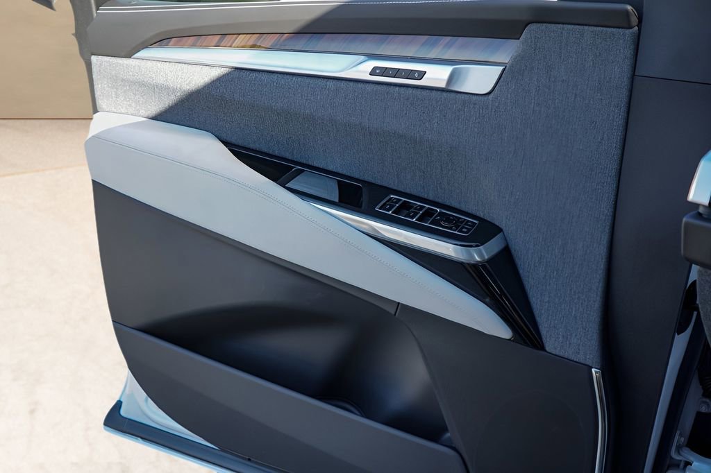 New 2026 Cadillac Escalade Platinum Sport w/ LPO, ONYX Package image 16