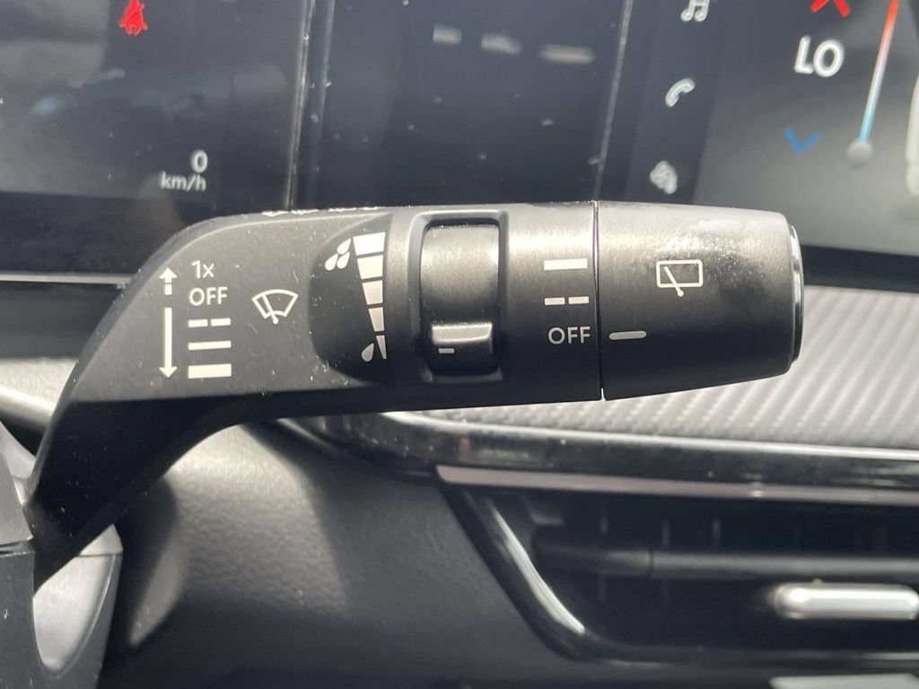 Used 2025 Nissan Kicks SR FWD image 23