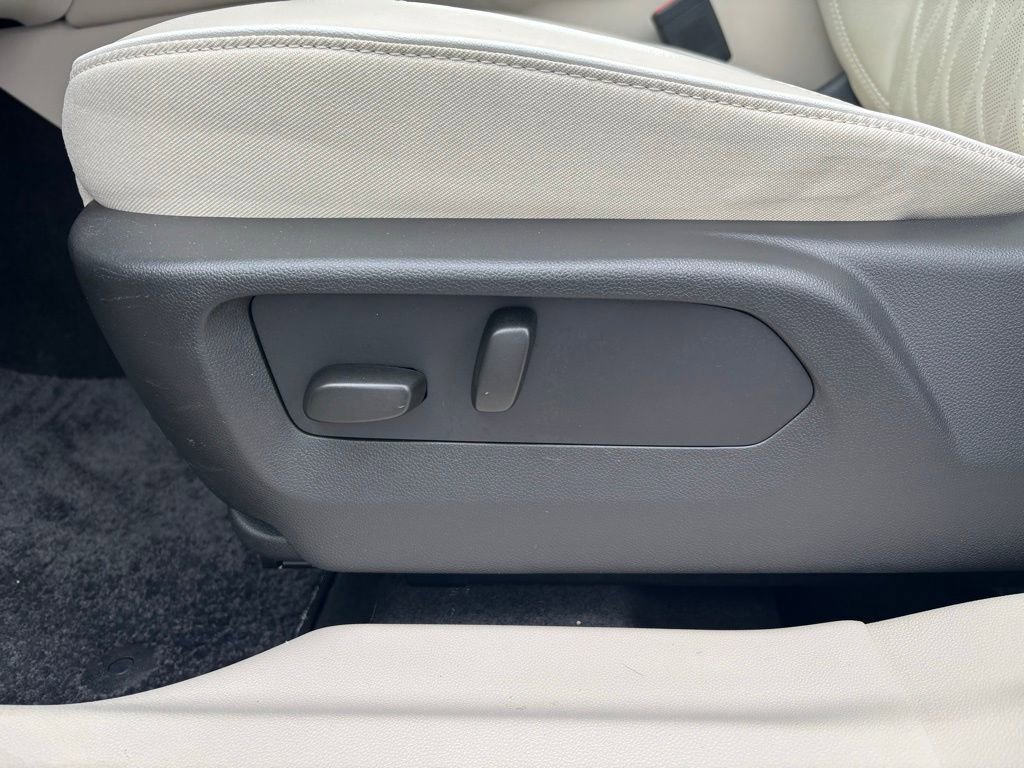 Used 2023 Buick Envision Avenir image 17