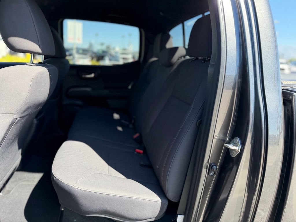 Used 2018 Toyota Tacoma TRD Sport w/ Technology Package AWD/4WD image 4