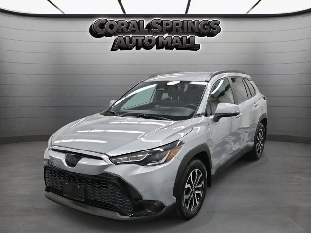 Used 2024 Toyota Corolla Cross SE image 3