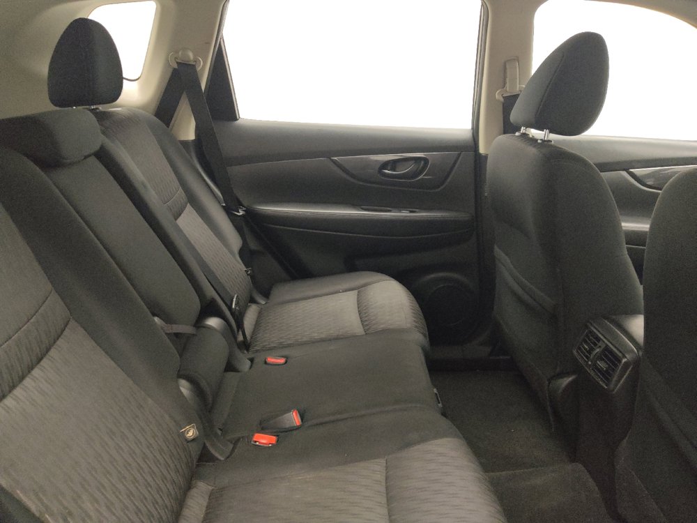 Used 2020 Nissan Rogue S FWD image 19