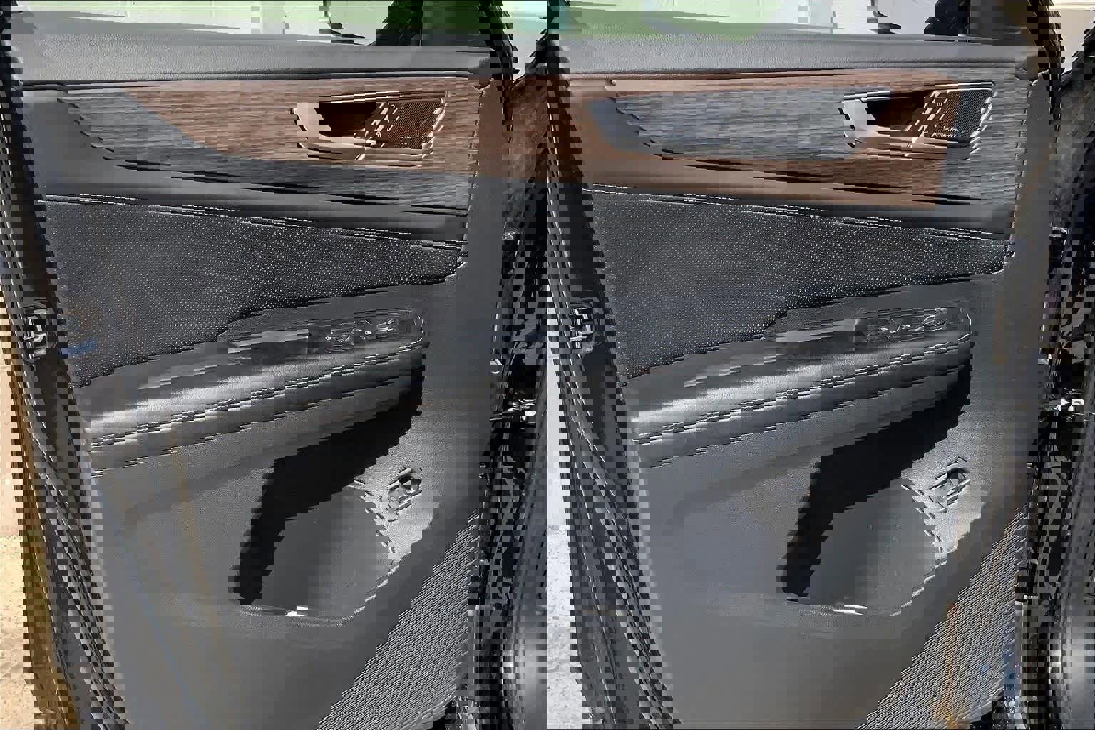 Used 2024 Volkswagen Atlas SEL Premium R-Line image 28