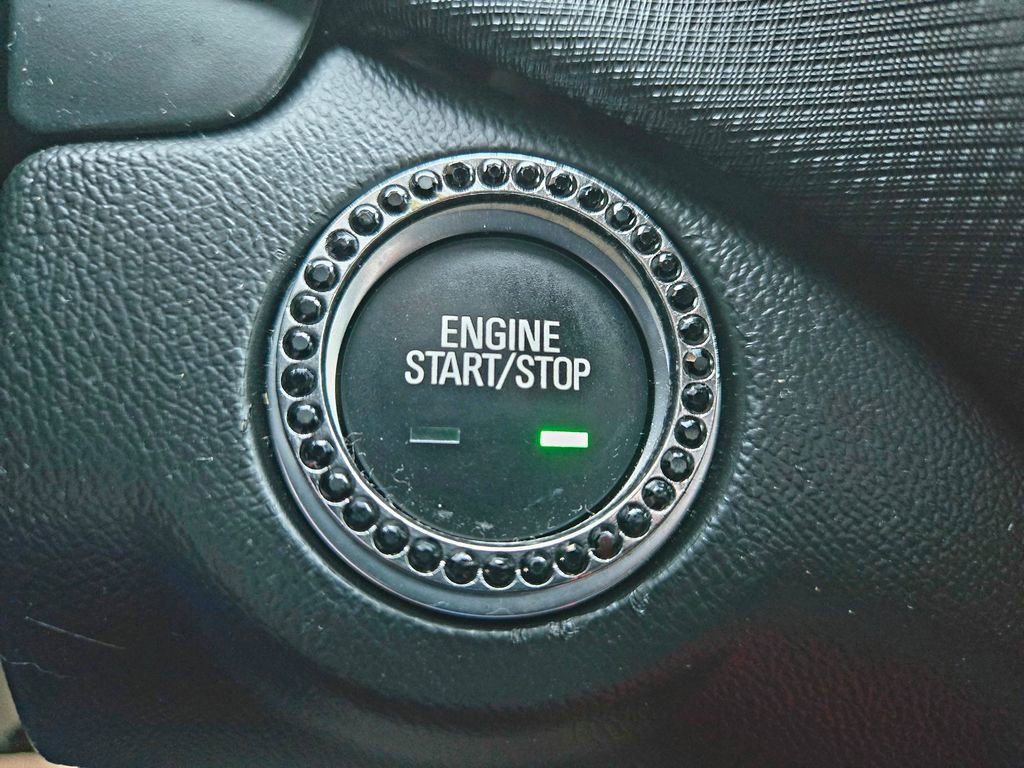 Used 2022 Chevrolet Equinox RS image 22