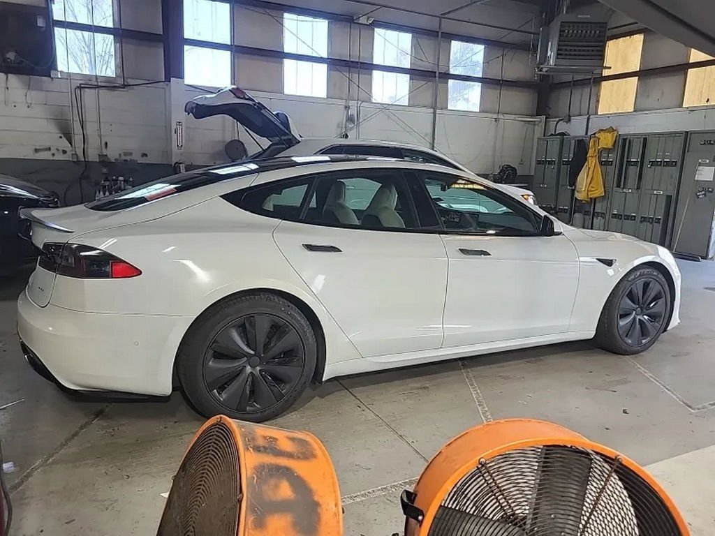 Used 2021 Tesla Model S Plaid image 4