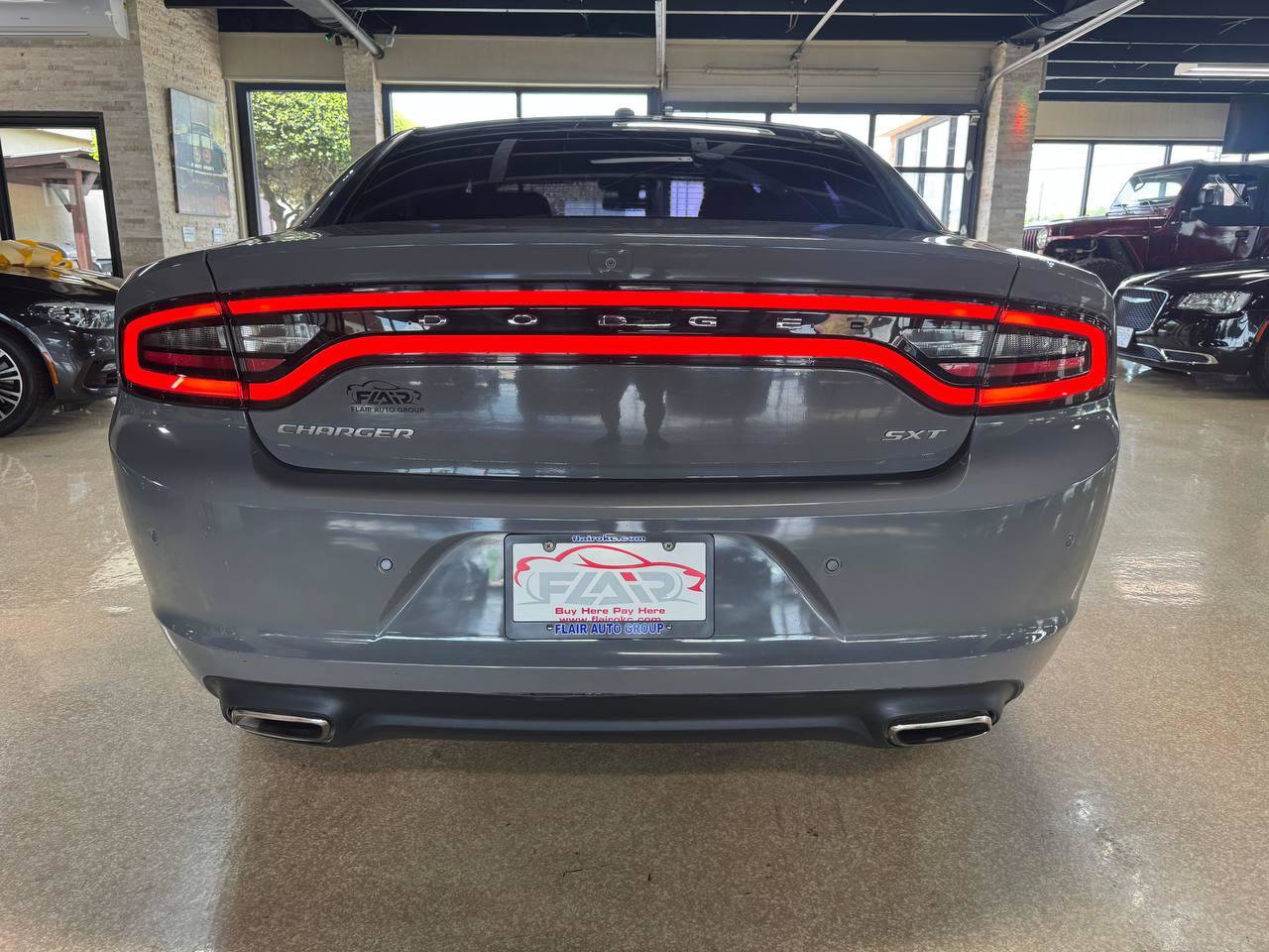 Used 2018 Dodge Charger SXT RWD image 6