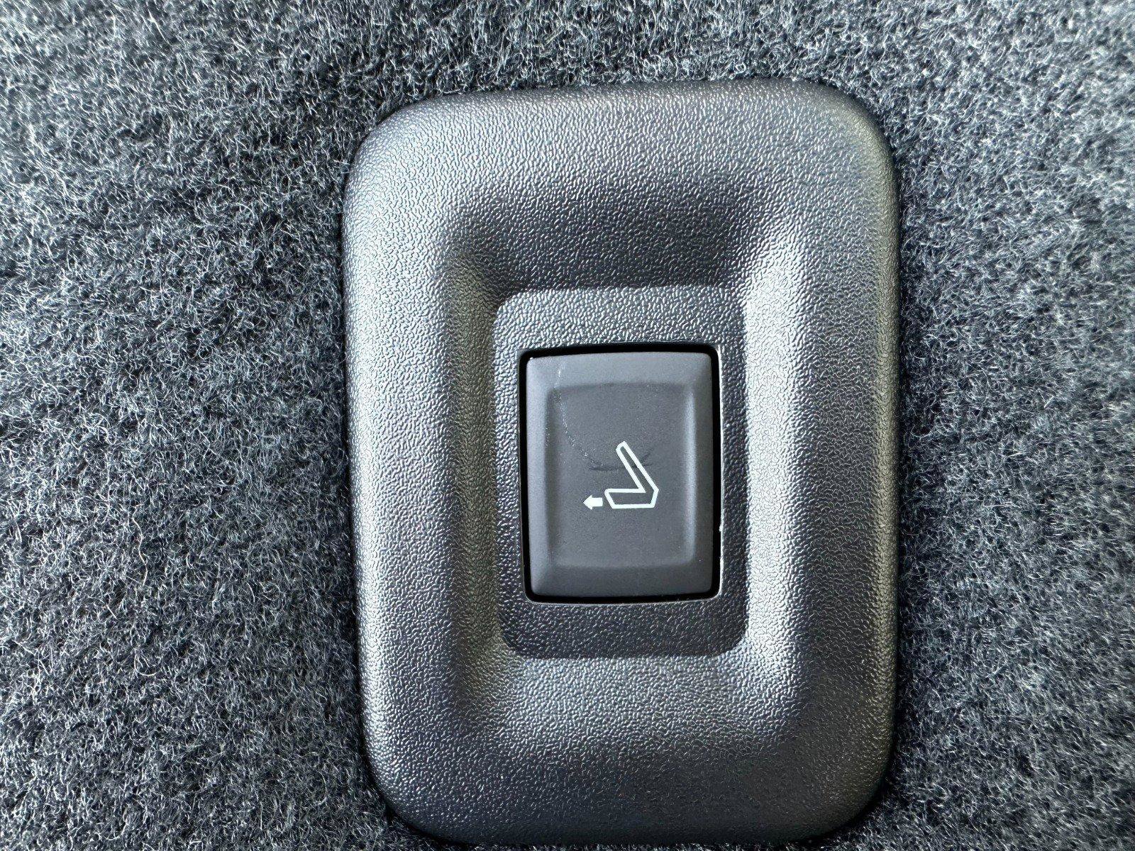 Used 2024 Chevrolet Traverse RS w/ LPO, Floor Liner Package image 21