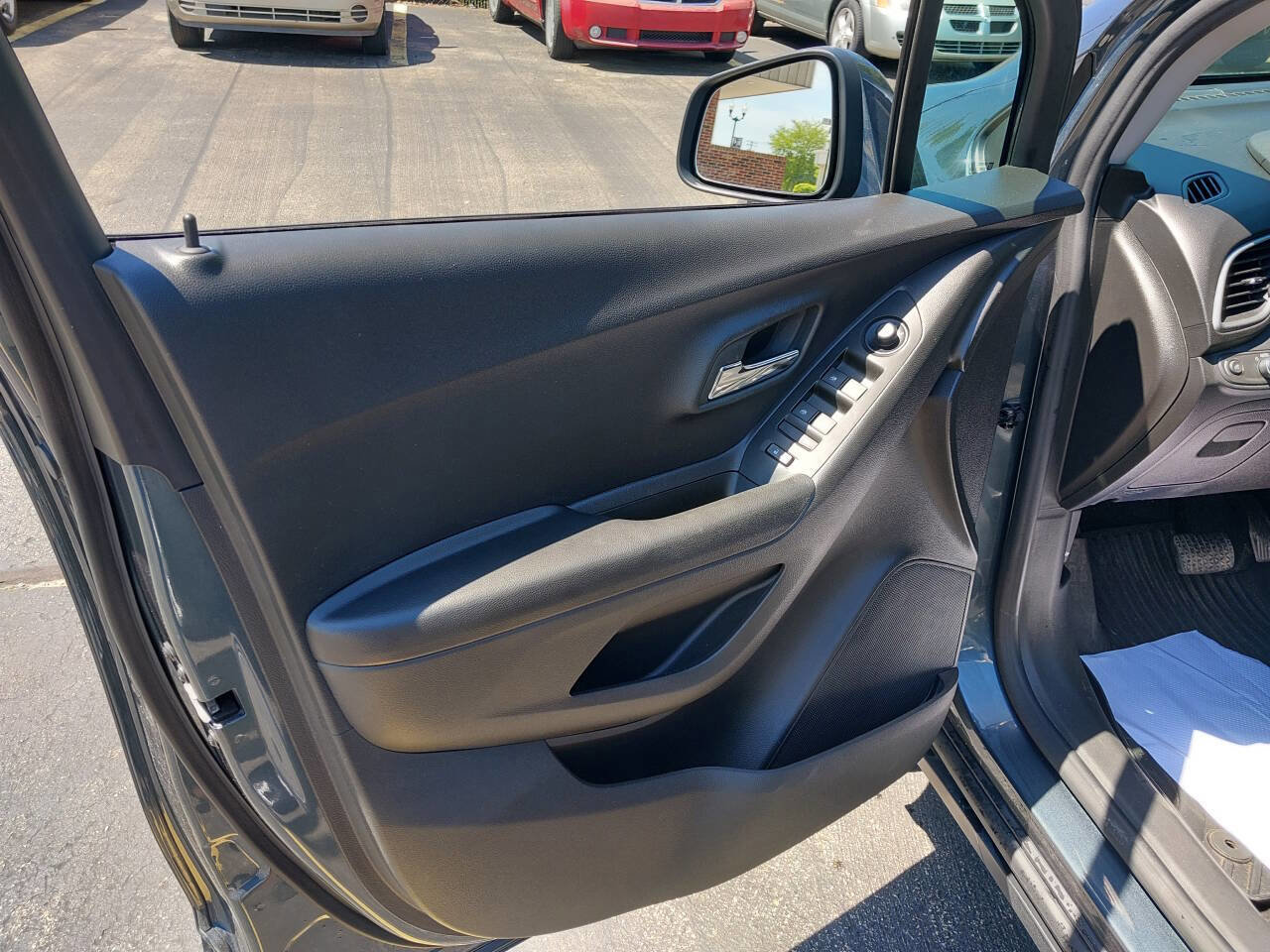 Used 2022 Chevrolet Trax LS w/ Tint and Cruise Package image 13