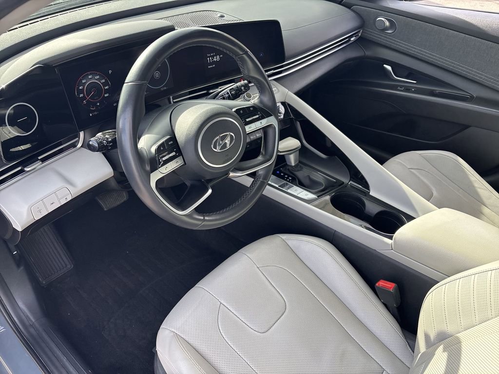 Used 2023 Hyundai Elantra Limited image 10