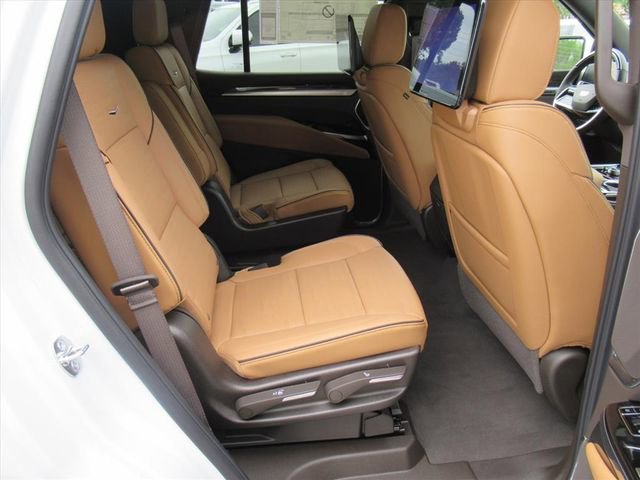 New 2026 Cadillac Escalade Luxury w/ LPO, Radiant Package AWD/4WD image 32