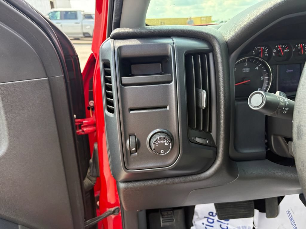Used 2017 Chevrolet Silverado 1500 Custom w/ Custom Convenience Package AWD/4WD image 18