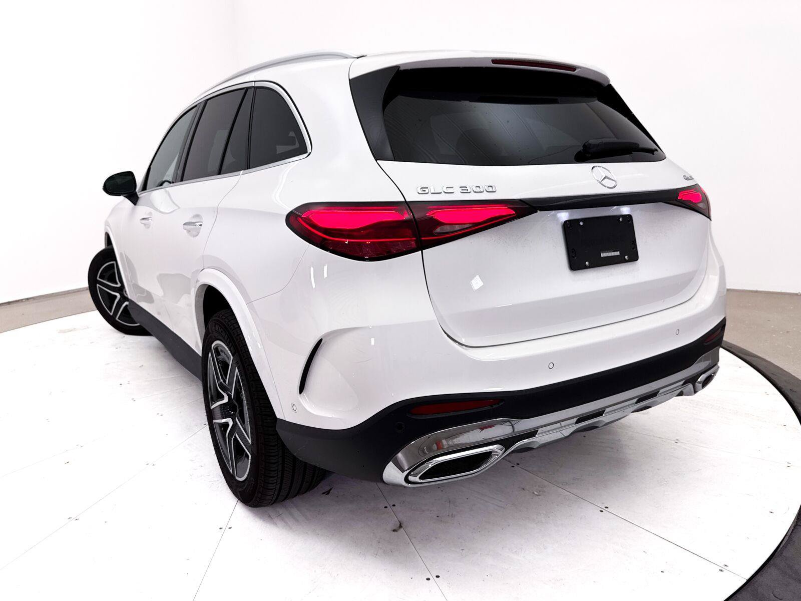 Used 2025 Mercedes-Benz GLC 300 4MATIC image 8