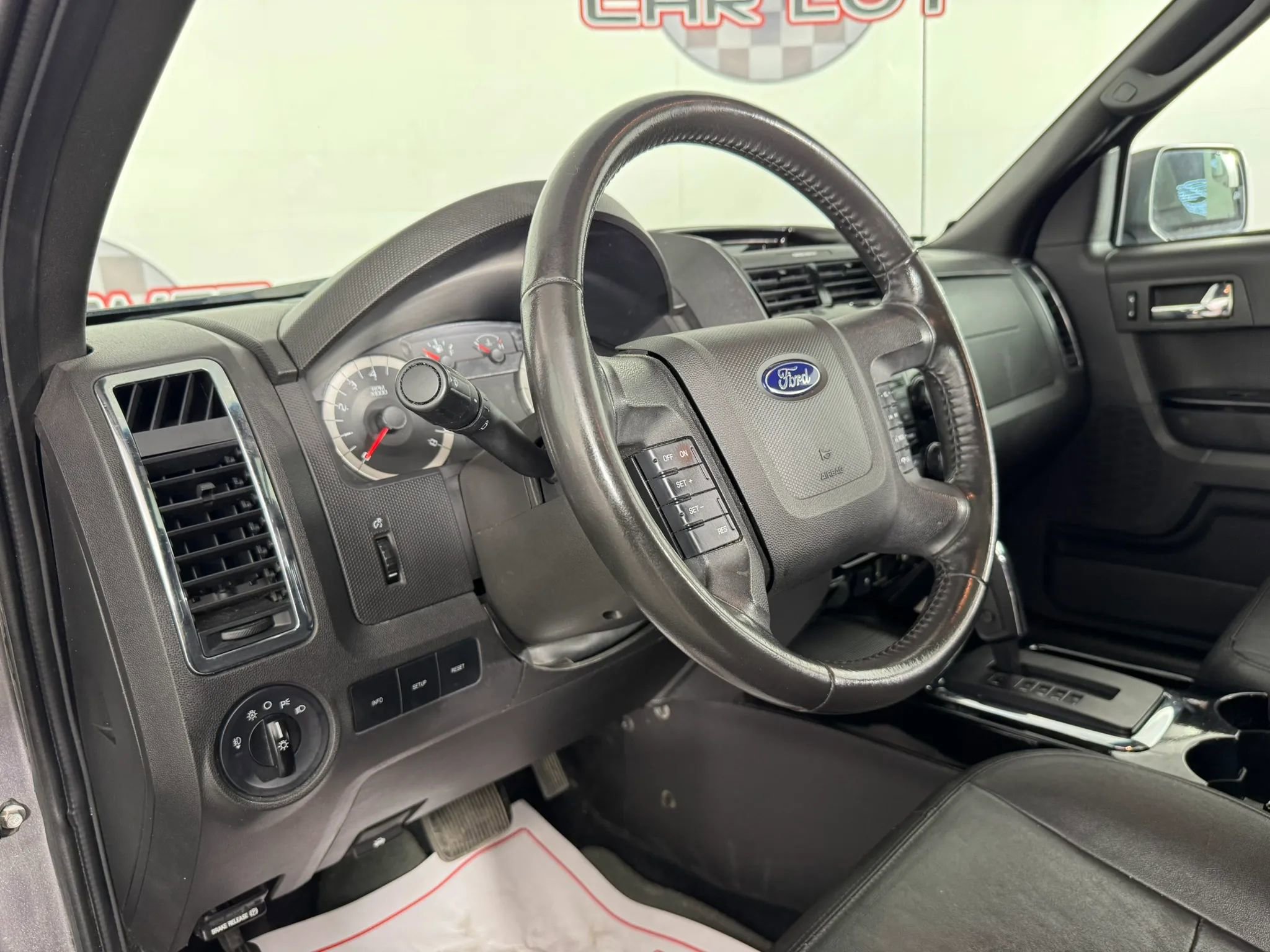 Used 2010 Ford Escape Limited AWD/4WD image 10