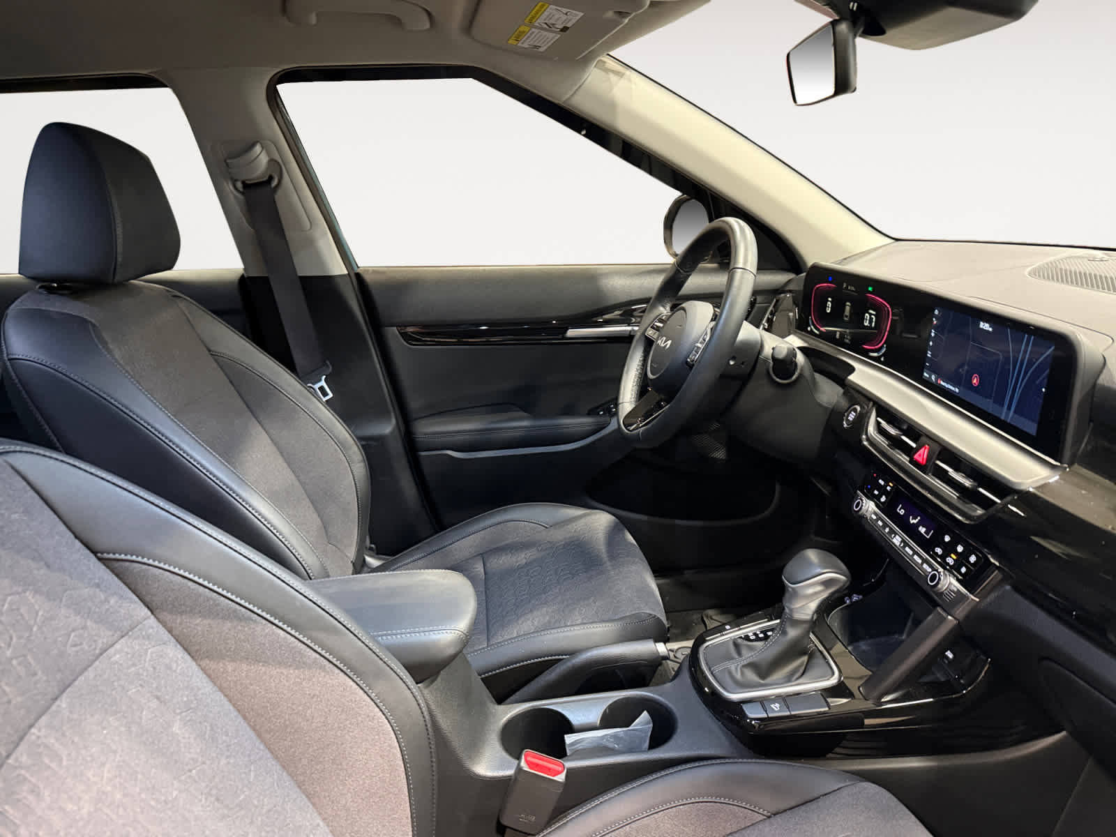 Used 2025 Kia Seltos S image 16