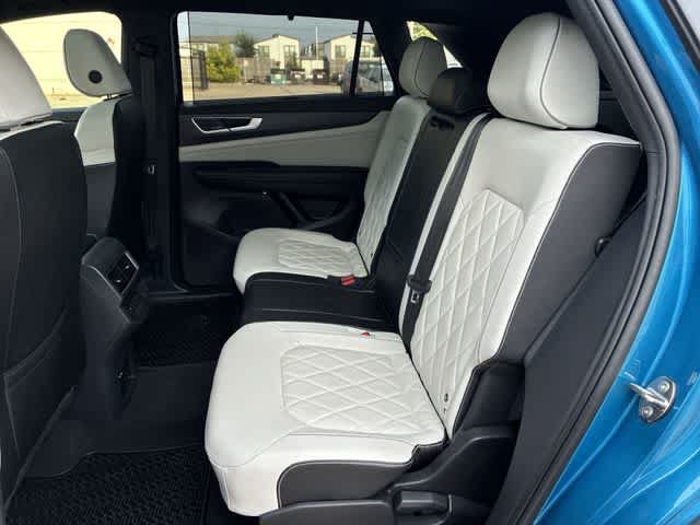Used 2024 Volkswagen Atlas Cross Sport SEL Premium R-Line AWD/4WD image 19
