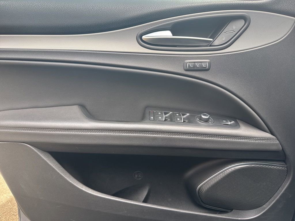 Used 2022 Alfa Romeo Stelvio Veloce image 27