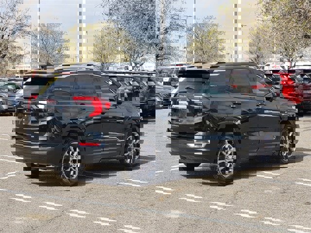Used 2024 GMC Terrain SLT image 4